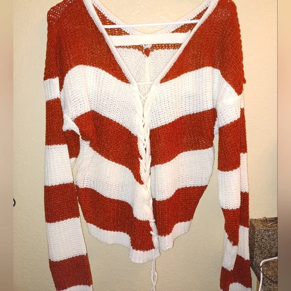 Sold Burgundy and red knit sweater - Picture 3 of 4